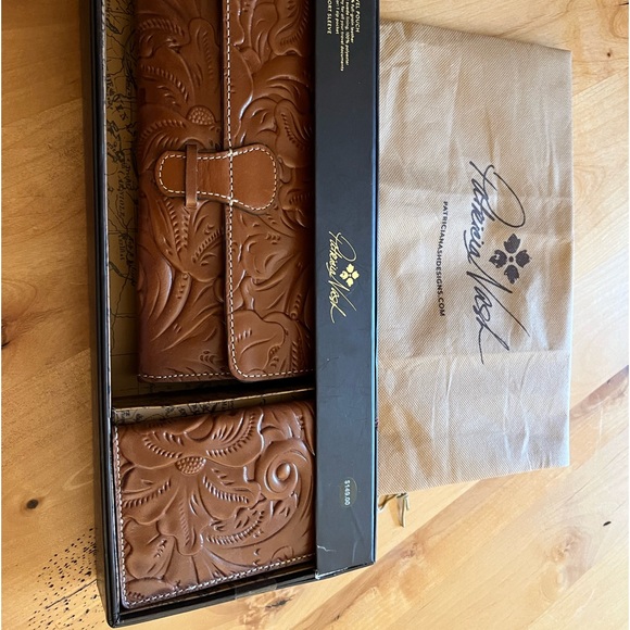 Patricia Nash tooled leather travel set w/ bag - Picture 1 of 11